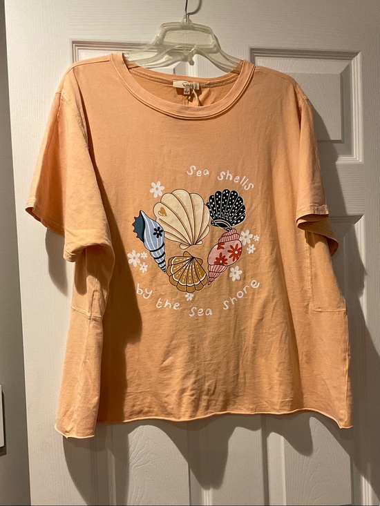 easel Tops - easel Peach Short Sleeve Tee with Shell Graphic